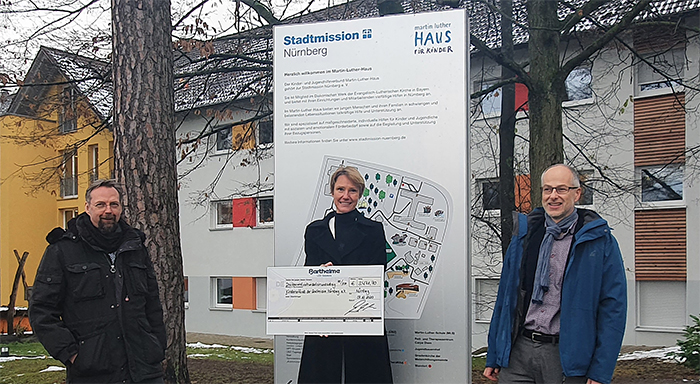 Spendenübergabe von Nicola Barthelme an das Martin-Luther-Haus